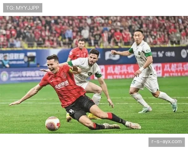 中超争冠集团竞争激烈,多队表现稳健持续提升 中超争冠集团竞争激烈,多队表现稳健持续提升