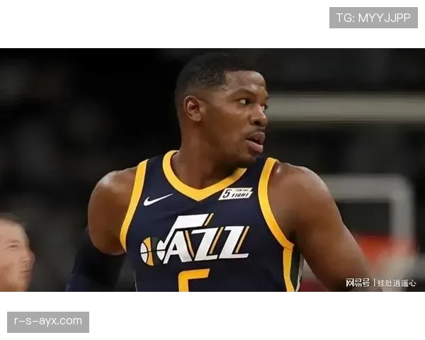 乔·约翰逊无球跑动制造错位，高效输出改变进攻节奏